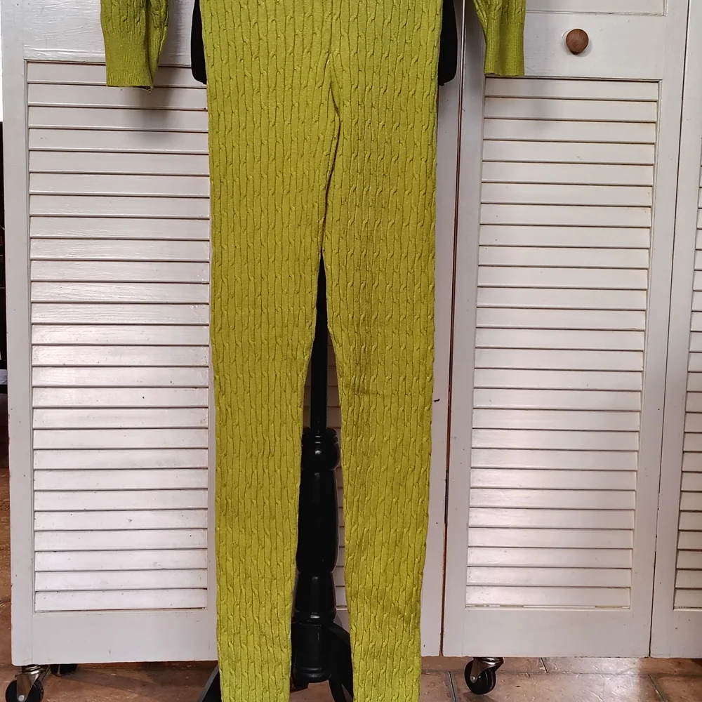 Daisy Green Cable Knit Sweater & Leggings Set Size L – Like New